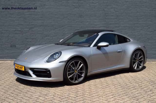 Porsche 911 (2021) thumbnail 3