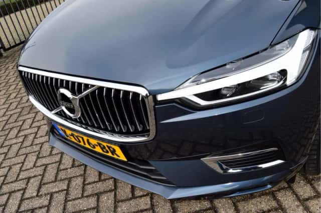 Volvo XC60 (2020) thumbnail 4