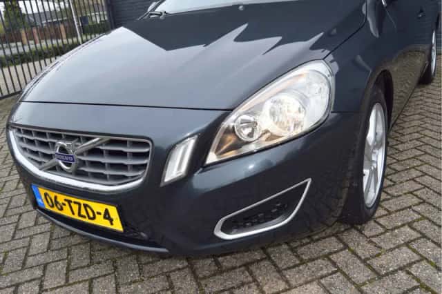 Volvo V60 (2012) thumbnail 4