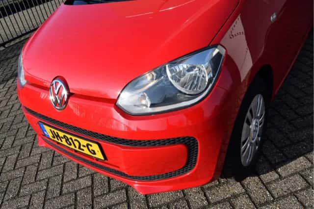 Volkswagen Up! (2014) thumbnail 4