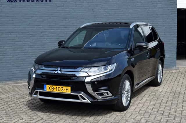 Mitsubishi Outlander (2018) thumbnail 2