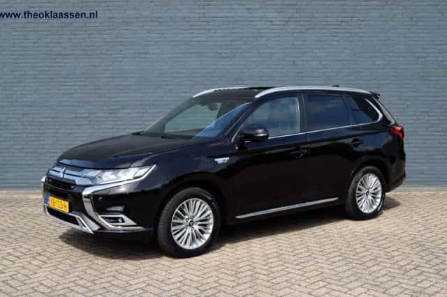 Mitsubishi Outlander (2018) thumbnail 3