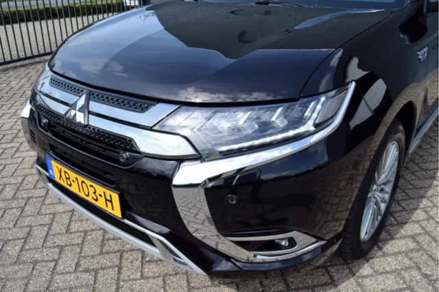 Mitsubishi Outlander (2018) thumbnail 4