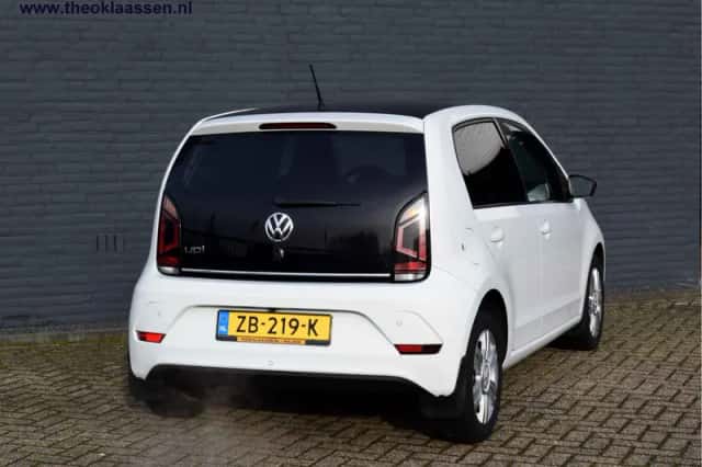 Volkswagen Up! (2019) thumbnail 5