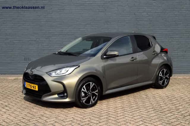 Toyota Yaris (2024) thumbnail 3