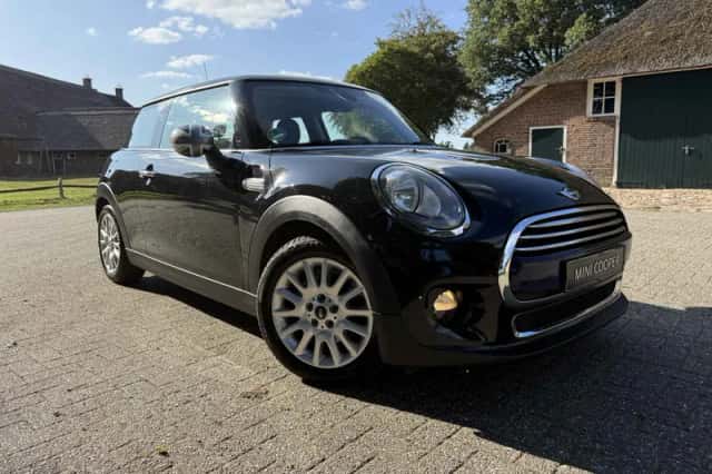 MINI Cooper (2015) thumbnail 1