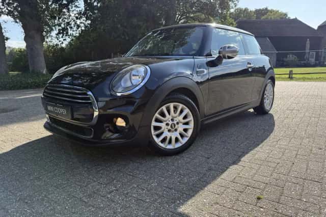 MINI Cooper (2015) thumbnail 2