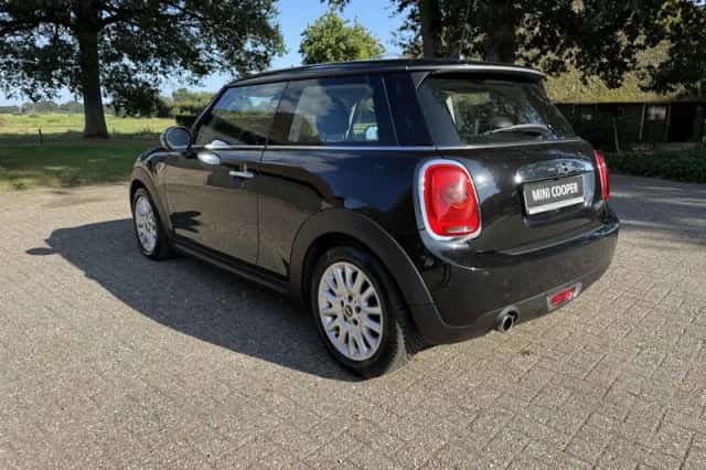MINI Cooper (2015) thumbnail 4