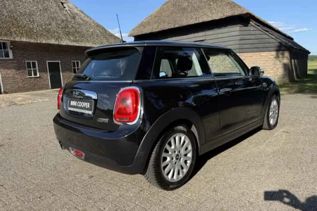 MINI Cooper (2015) thumbnail 5