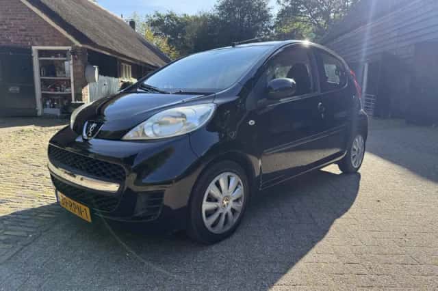 Peugeot 107 (2011) thumbnail 2