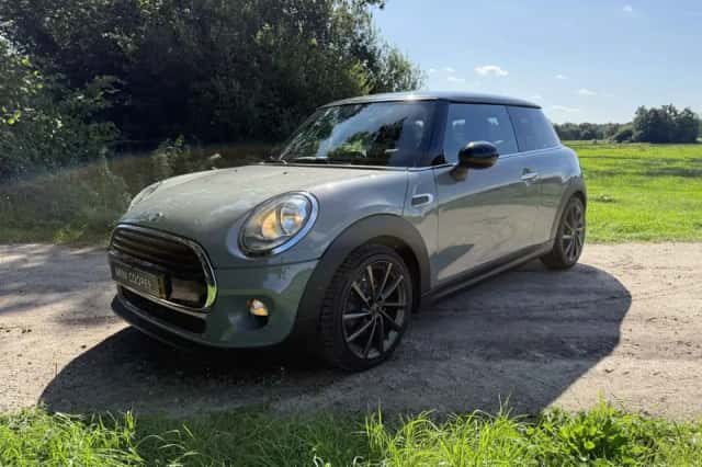 MINI Cooper (2017) thumbnail 2