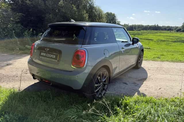 MINI Cooper (2017) thumbnail 3