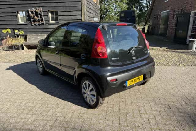 Peugeot 107 (2011) thumbnail 3