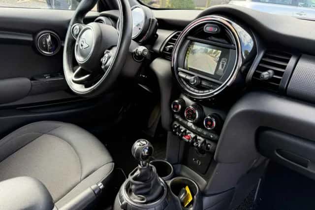 MINI Cooper (2017) thumbnail 6
