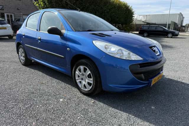 Peugeot 206+ (2009) thumbnail 2
