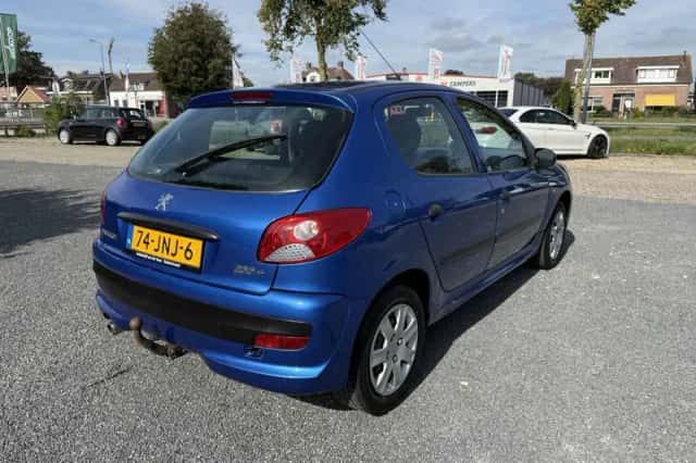 Peugeot 206+ (2009) thumbnail 3
