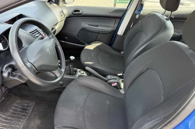 Peugeot 206+ (2009) thumbnail 6