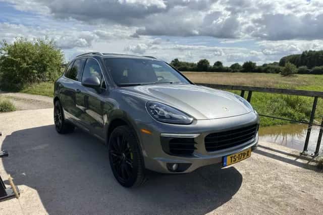 Porsche Cayenne (2015) thumbnail 1