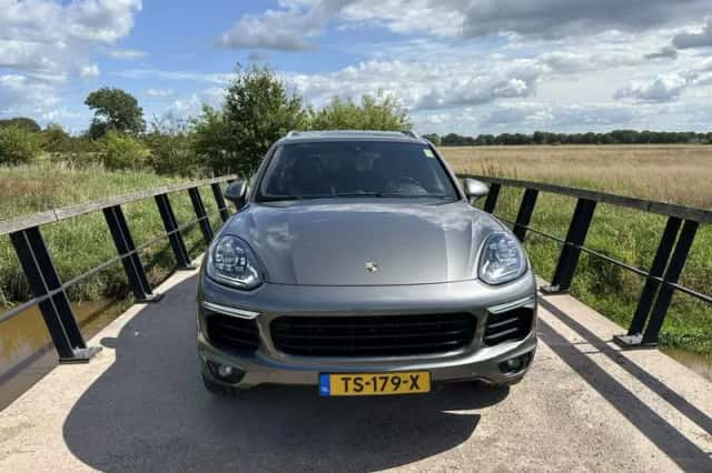 Porsche Cayenne (2015) thumbnail 4