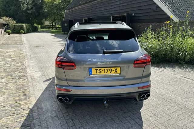 Porsche Cayenne (2015) thumbnail 5