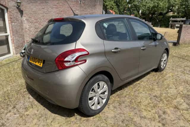 Peugeot 208 (2013) thumbnail 1