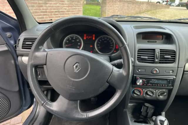 Renault Clio (2007) thumbnail 6