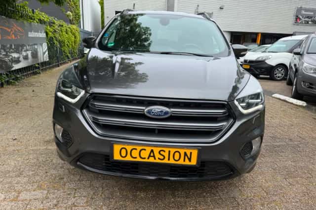 Ford Kuga (2018) thumbnail 3