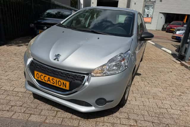 Peugeot 208 (2015) thumbnail 5
