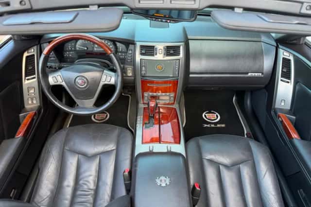 Cadillac XLR (2006) thumbnail 2