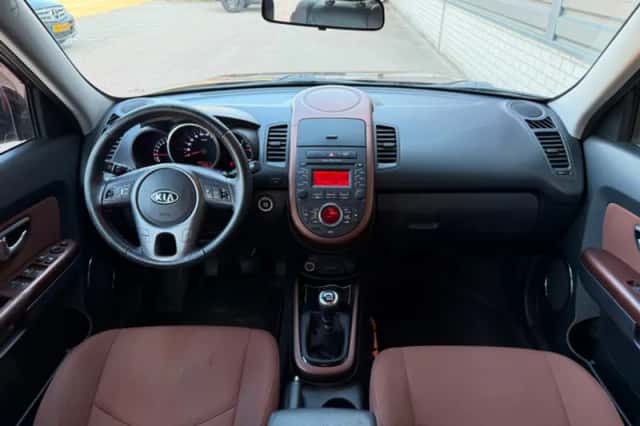 Kia Soul (2012) thumbnail 3