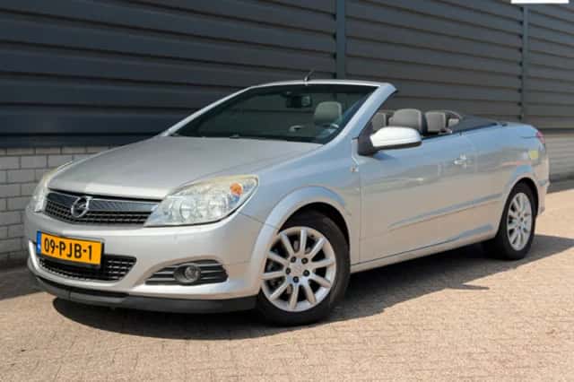 Opel Astra (2008) thumbnail 1