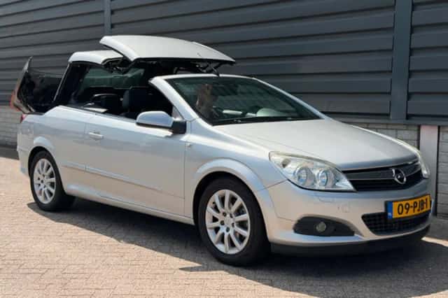 Opel Astra (2008) thumbnail 2