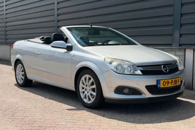 Opel Astra (2008) thumbnail 3
