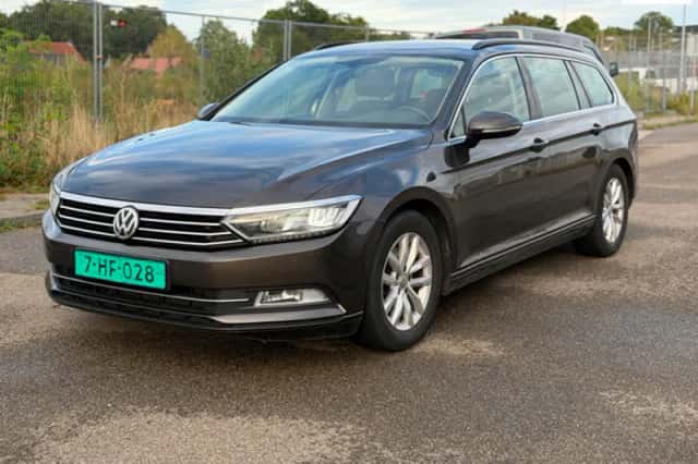 Volkswagen Passat (2016) thumbnail 1