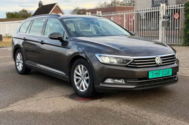 Volkswagen Passat (2016) thumbnail 2