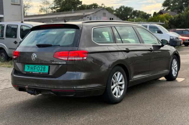 Volkswagen Passat (2016) thumbnail 4