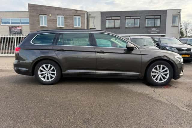 Volkswagen Passat (2016) thumbnail 6
