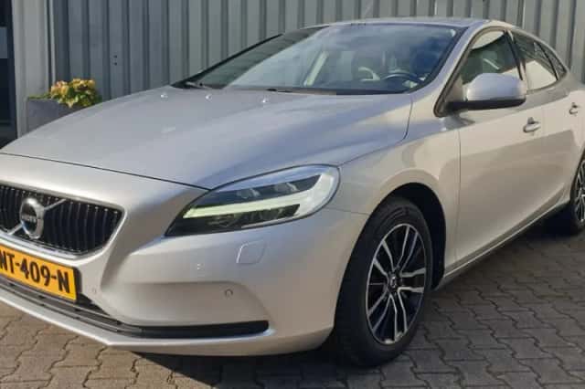 Volvo V40 (2017) thumbnail 1