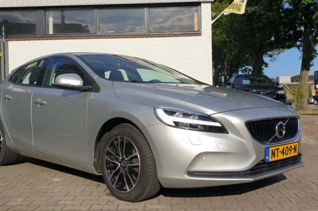 Volvo V40 (2017) thumbnail 3