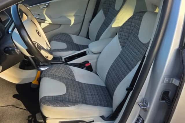 Volvo V40 (2017) thumbnail 4