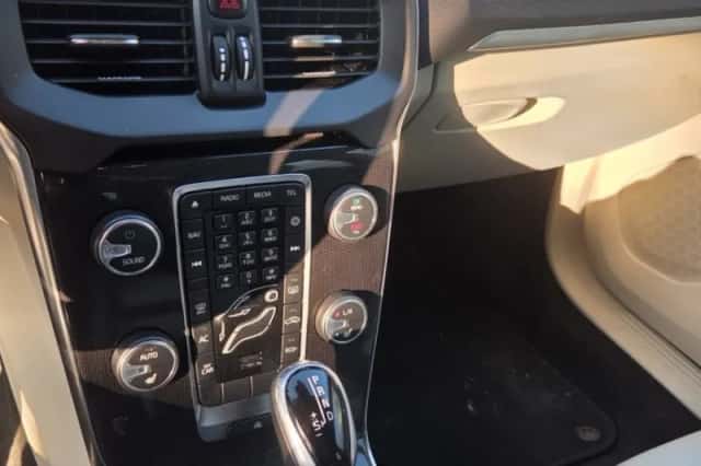 Volvo V40 (2017) thumbnail 6