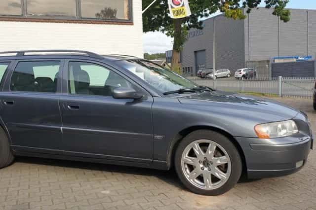Volvo V70 (2006) thumbnail 3