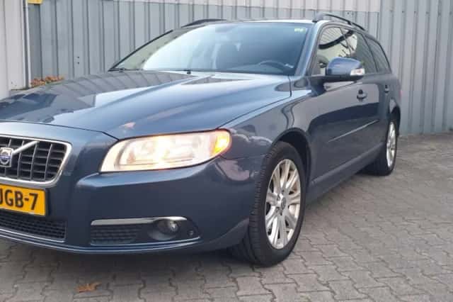 Volvo V70 (2009) thumbnail 3
