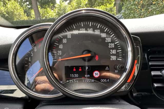 MINI Cooper (2023) thumbnail 2