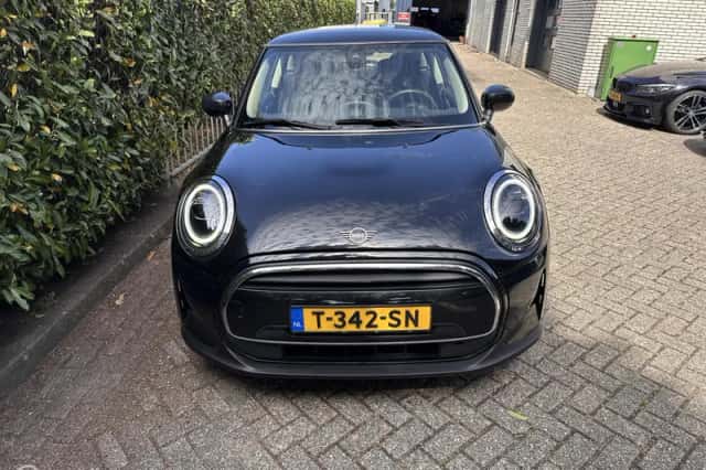 MINI Cooper (2023) thumbnail 5