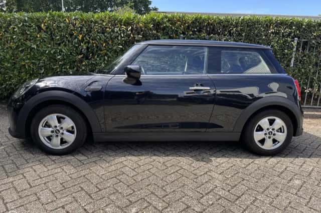 MINI Cooper (2023) thumbnail 6