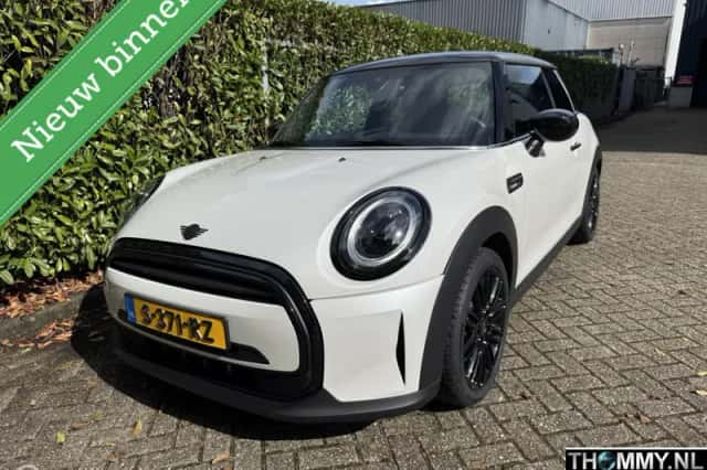MINI Cooper (2023) thumbnail 1