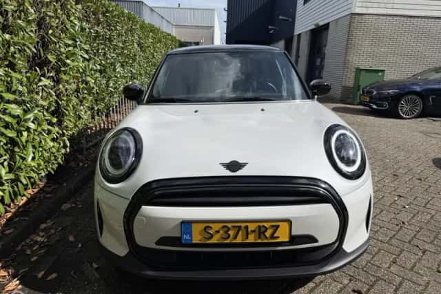 MINI Cooper (2023) thumbnail 5
