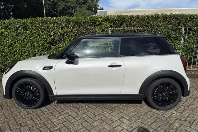 MINI Cooper (2023) thumbnail 6