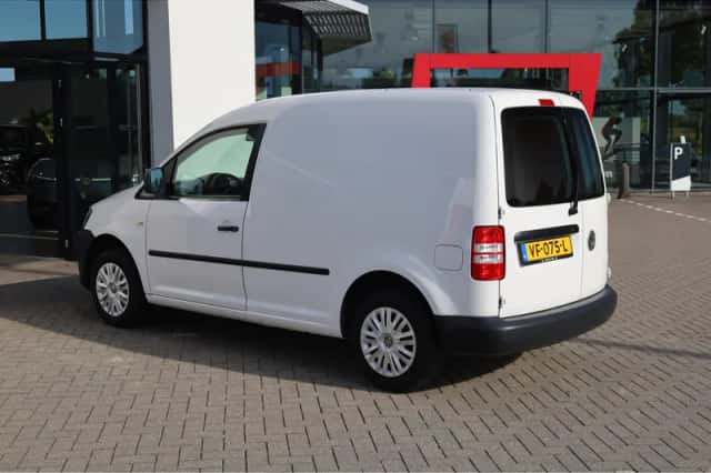 Volkswagen Caddy (2013) thumbnail 2